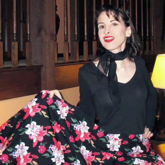 Meet your Posher, Dee - Picture 2 of 8